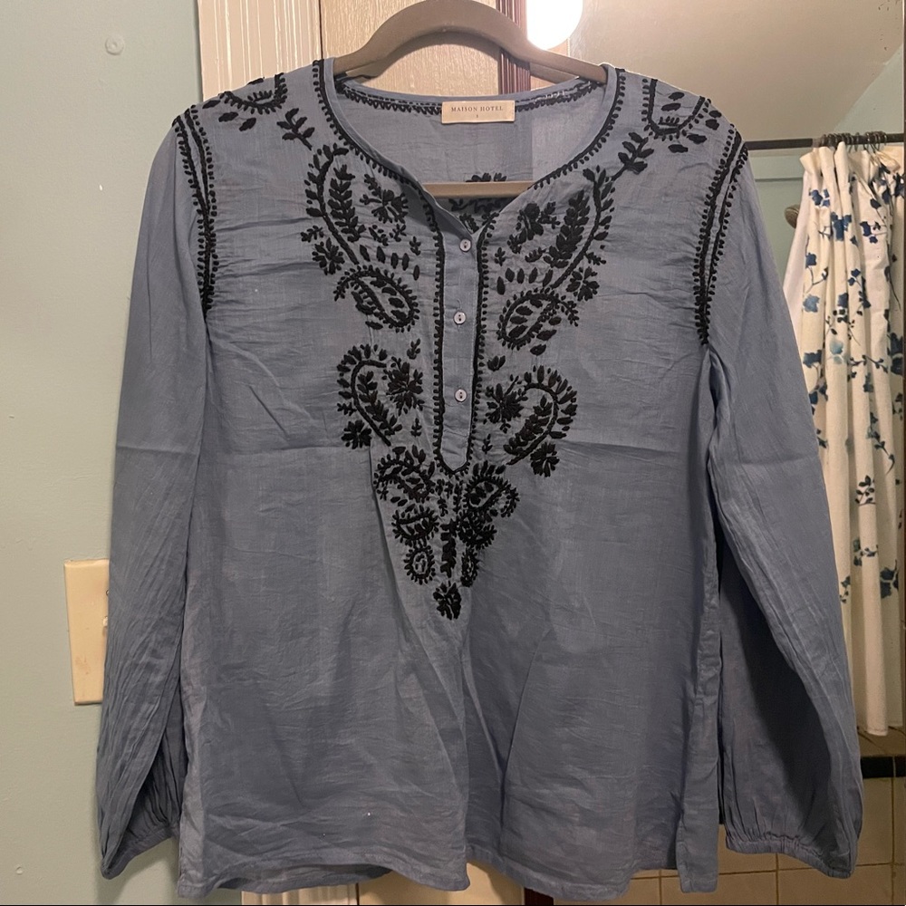 GORGEOUS maison hotel light linen top